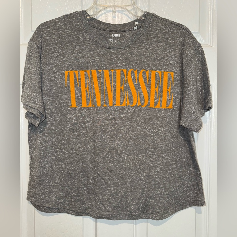 Pressbox Heather Gray Tennessee Cropped T-Shirt. Size L